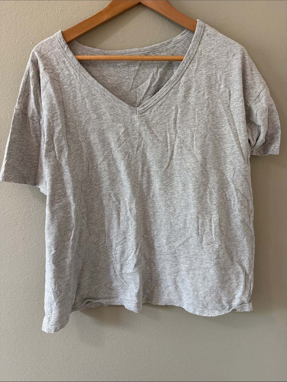 aerie Heather Gray V-Neck Short Sleeve Tee